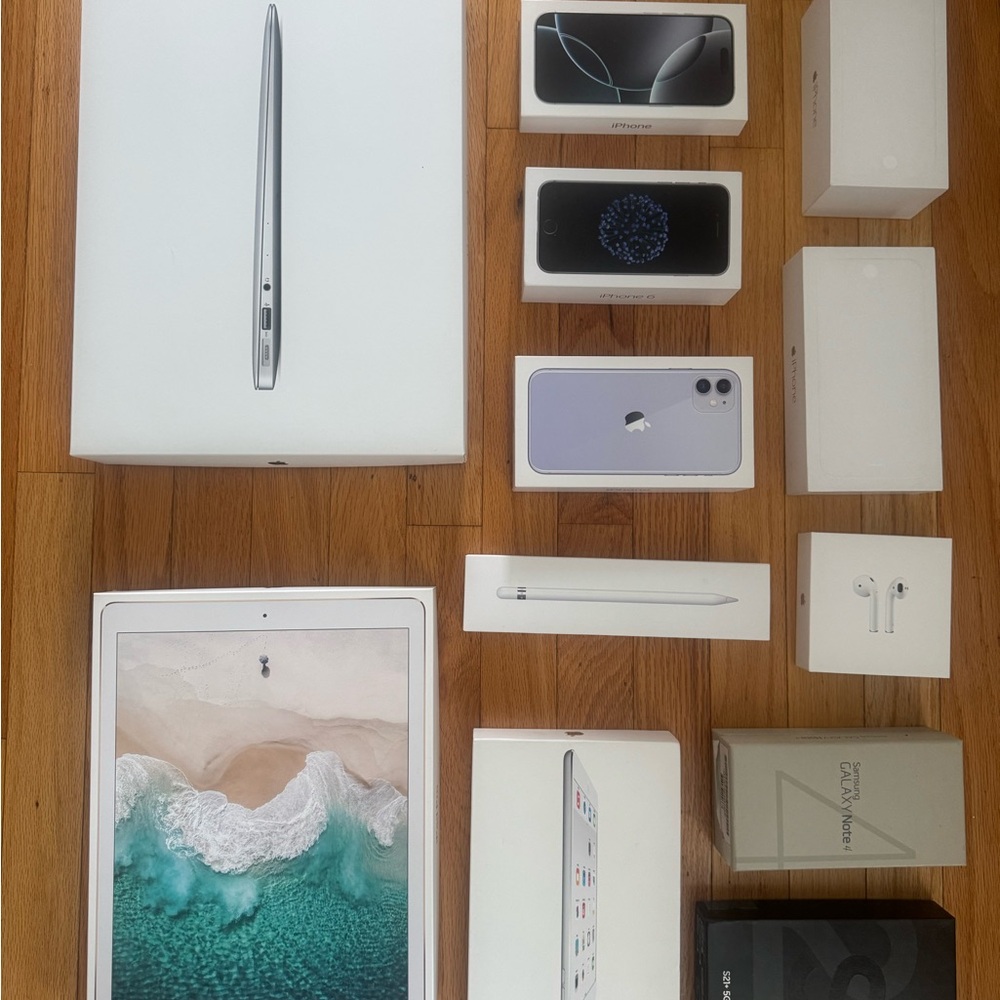 Boxes only. Apple iPhone, iPad and Mini boxes, Samsung Galaxy. A total of 12.